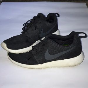 Nike Roshes Size 10